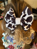 Cow bow white middle
